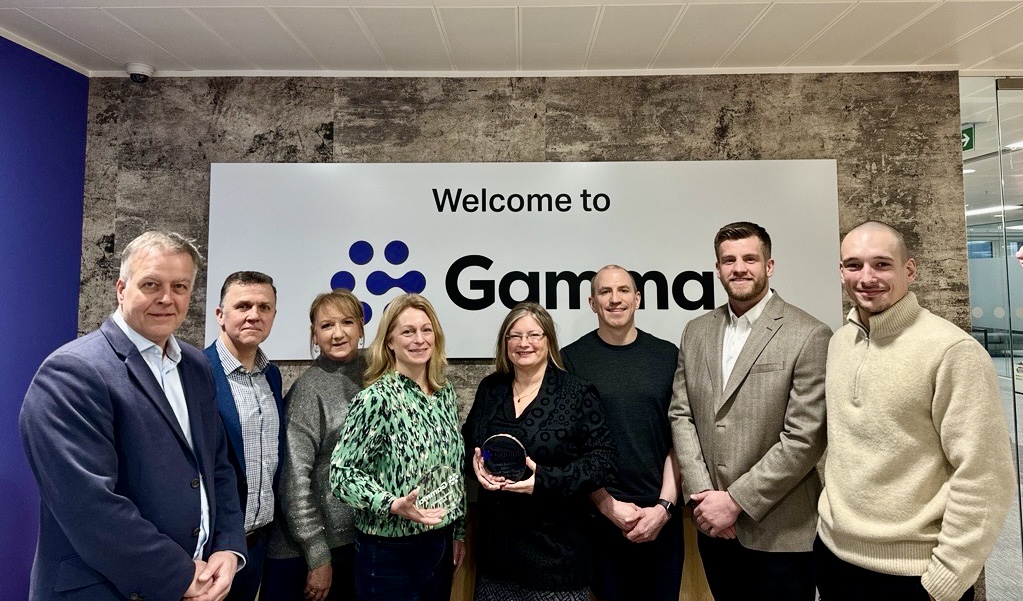 amma presenting the Enterprise Connectivity team with their awards in their London headquarters.